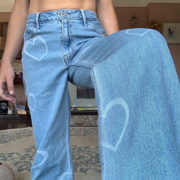 Hollister Hearts Ultra High-Rise Dad Jeans - Picture 4 of 11